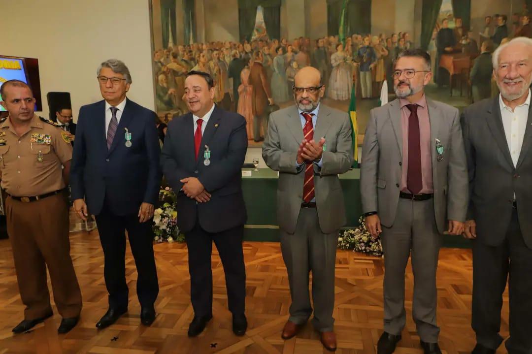 Hussein Bakri recebe Medalha de Mérito da Casa Militar