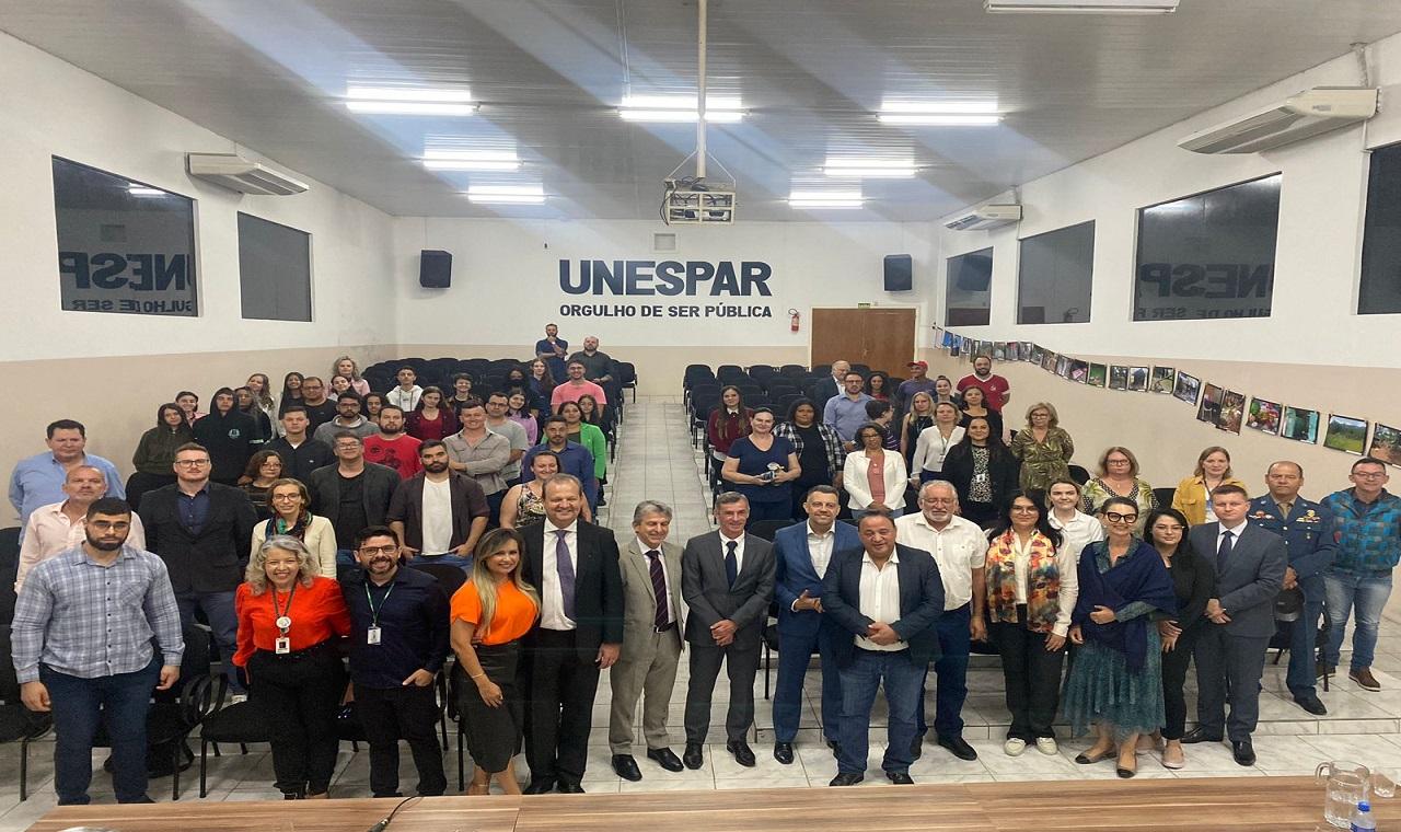 Hussein Bakri participa da aula inaugural do curso de Bacharelado em Direito da Unespar de União da Vitória 