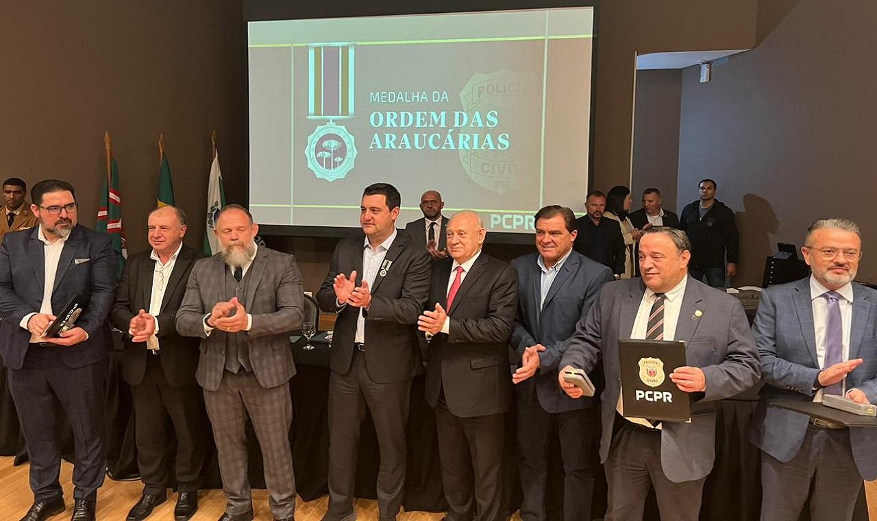 Hussein Bakri recebe medalha de reconhecimento pelo trabalho em prol da segurança pública do Paraná 
