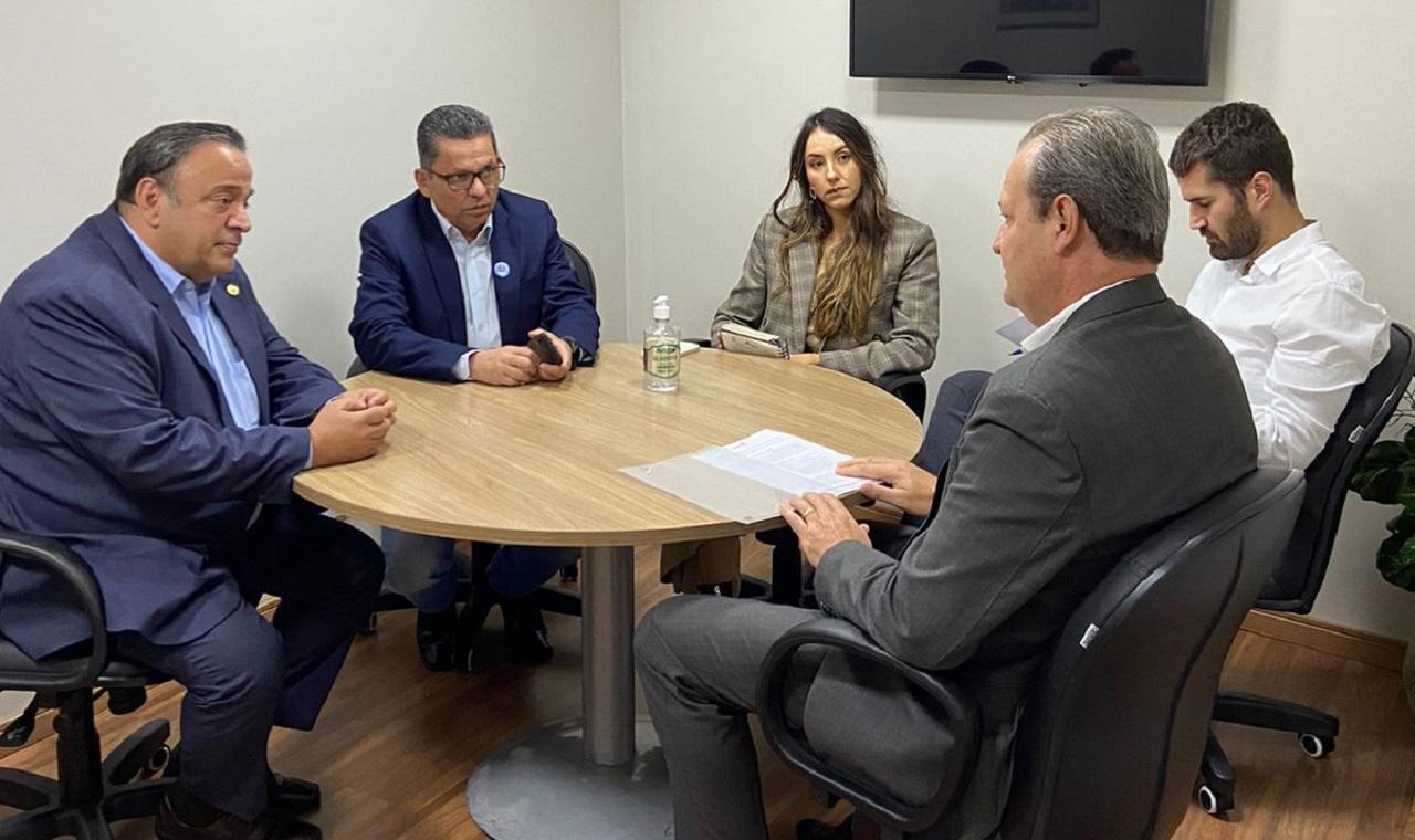 Hussein cumpre agenda com reuniões importantes no gabinete da Liderança do Governo e Palácio Iguaçu