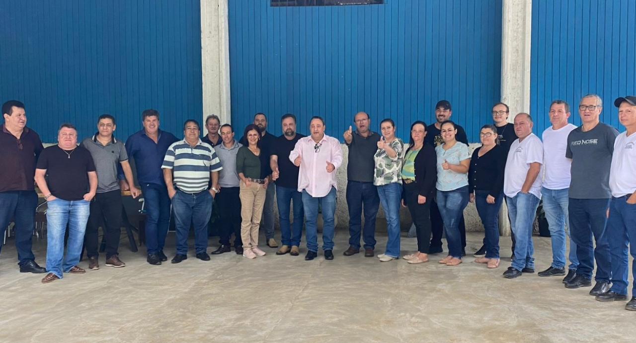 Hussein Bakri participa de almoço em General Carneiro e entrega recursos