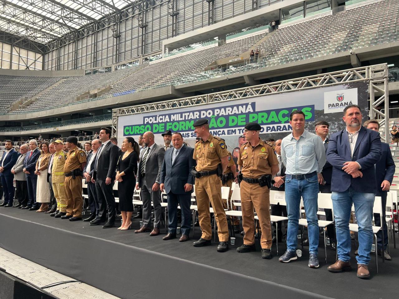 Hussein Bakri prestigia formatura de novos policiais militares. 