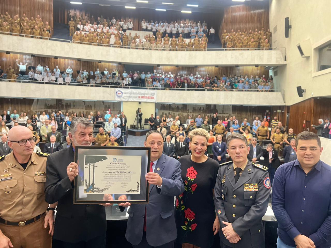 Em sessão solene na Assembleia Legislativa do Paraná, deputado Hussein Bakri homenageia Associação da Vila Militar (AVM) por seus 60 anos