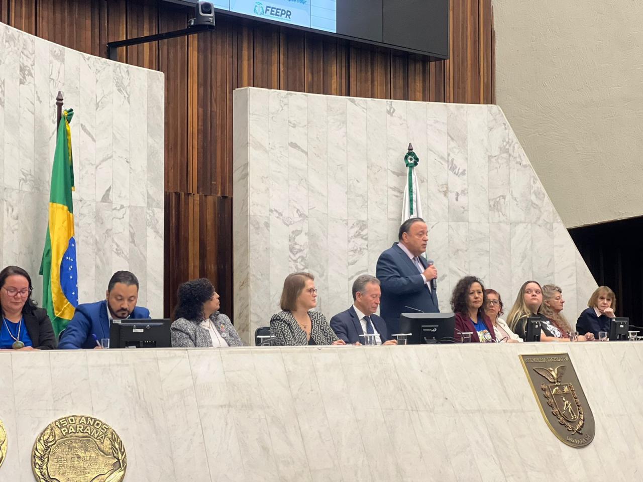 Hussein Bakri participa da abertura da etapa Paraná da Conferência Nacional de Educação 