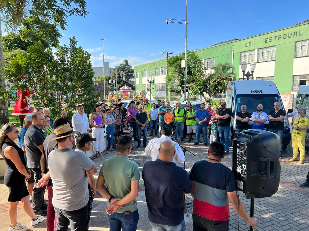 Hussein Bakri e prefeito Bachir Abbas entregam carros para secretarias municipais de União da Vitória