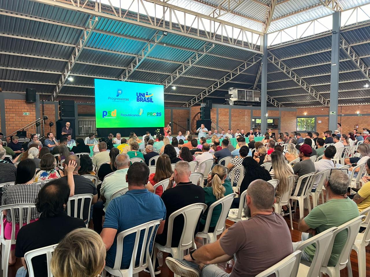 Hussein Bakri participa de encontro partidário com lideranças de Marechal Cândido Rondon 