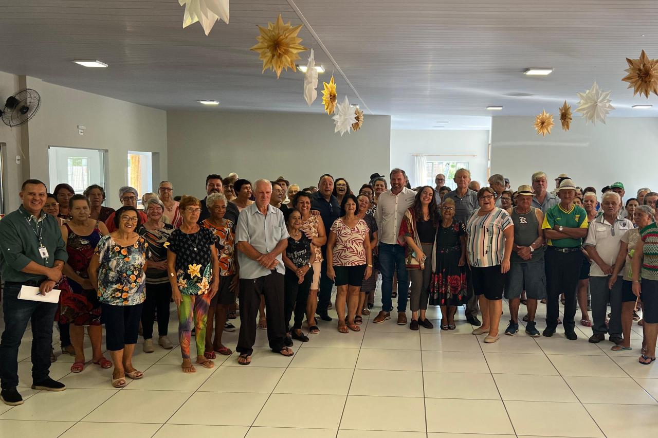 Hussein Bakri entrega autorização para licitação de compra de um ônibus para a melhor idade em Rebouças 