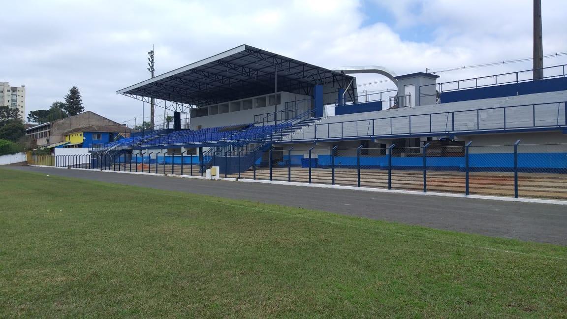 Hussein Bakri e Alexandre Curi garantem R$ 489 mil para nova iluminação do Estádio Antiocho Pereira