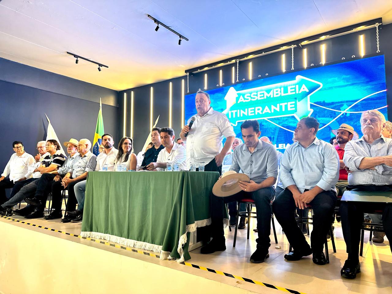 Deputado Hussein Bakri homenageia 10 personalidades de destaque da região Oeste, durante Assembleia Itinerante