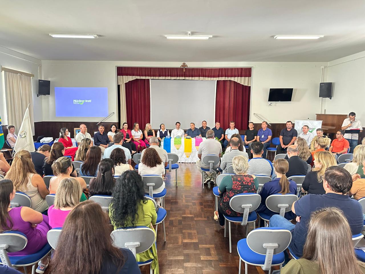 Em Irati, Hussein Bakri entrega recursos para colégios estaduais dos nove municípios da região 