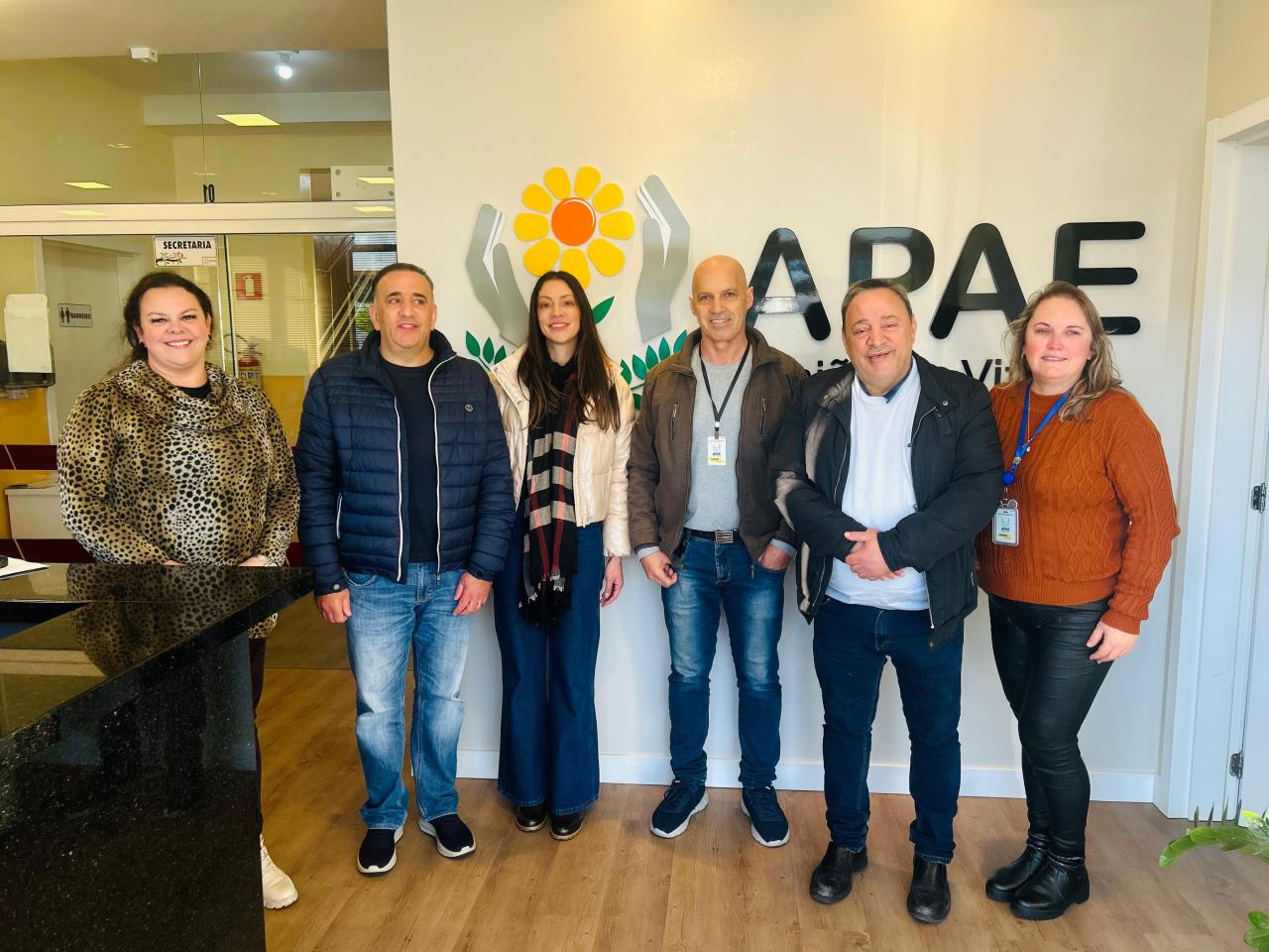 Hussein Bakri visita APAE de União da Vitória em apoio contra fechamento e destina R$ 250 mil para investimentos 