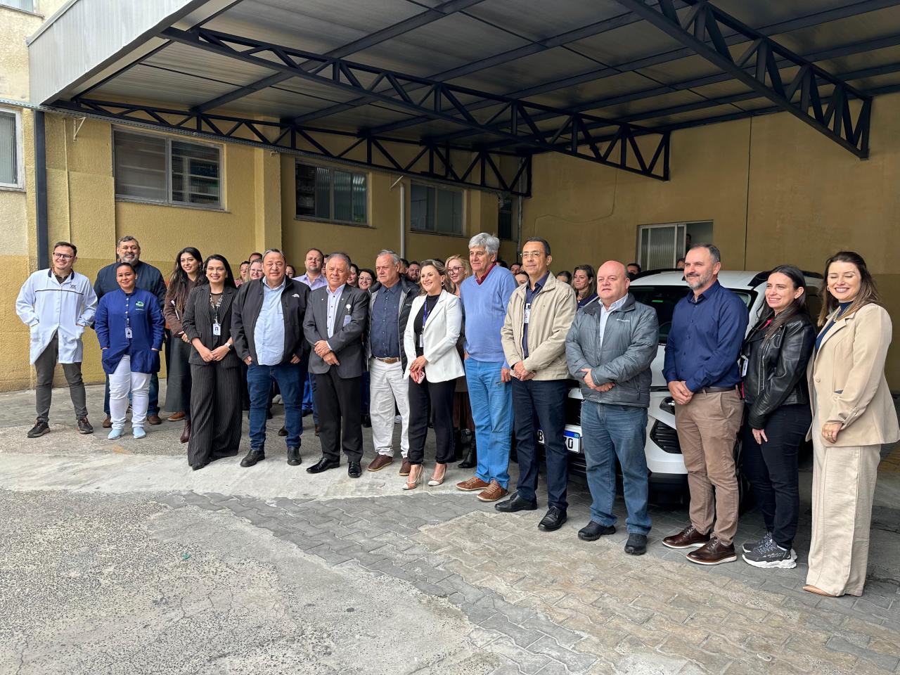 Deputado Hussein Bakri visita Ponta Grossa para entrega de veículos e visitas ao IAT e Corpo de Bombeiros 